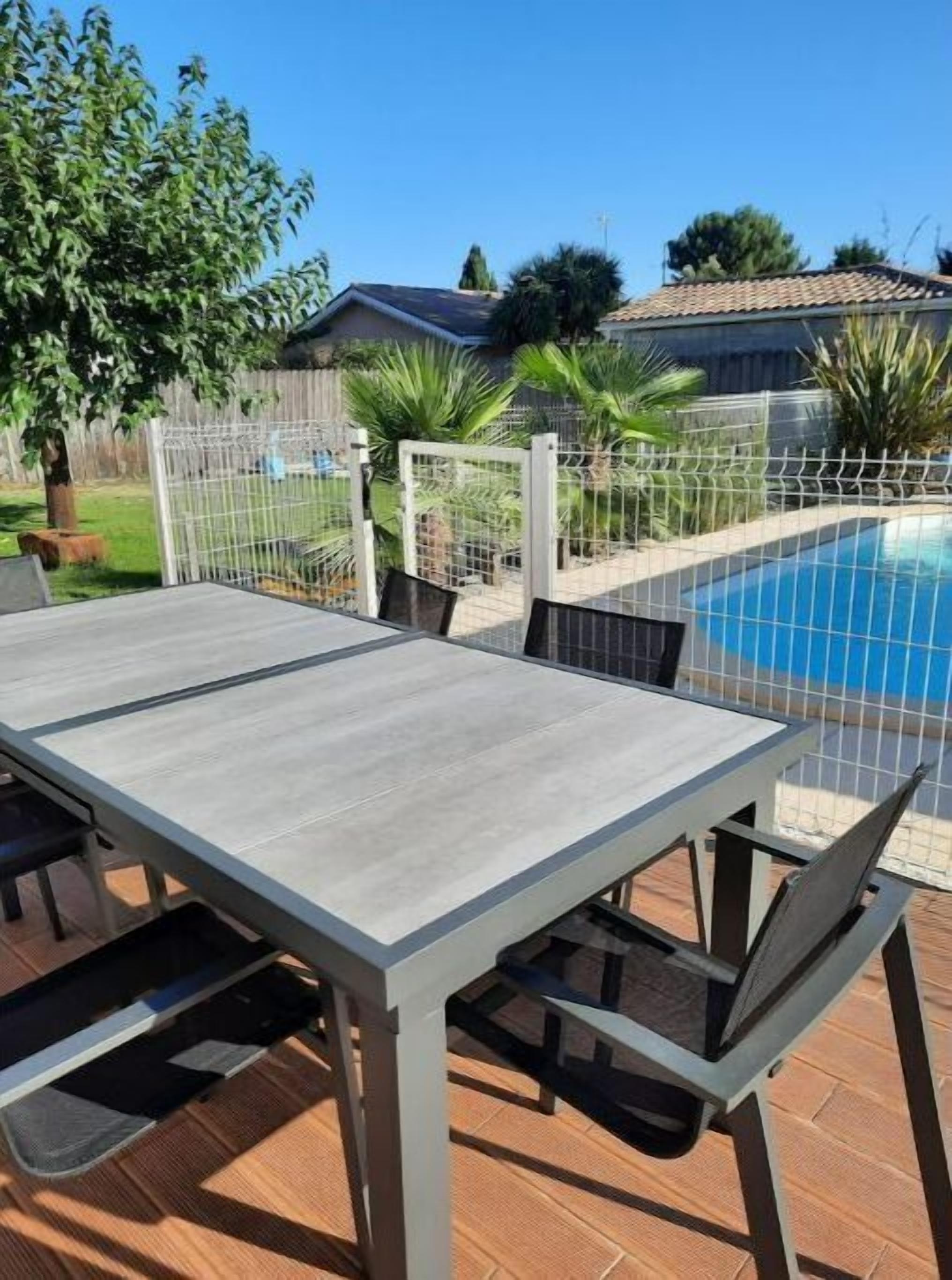 House with heated pool 