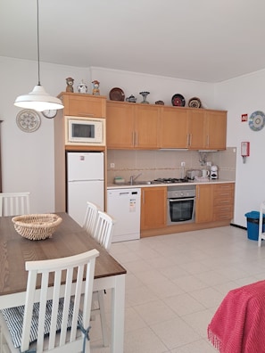 Coffee/tea maker, fridge, microwave, oven - MAMAMIA II VISTA PRAIA (Quarteira)
