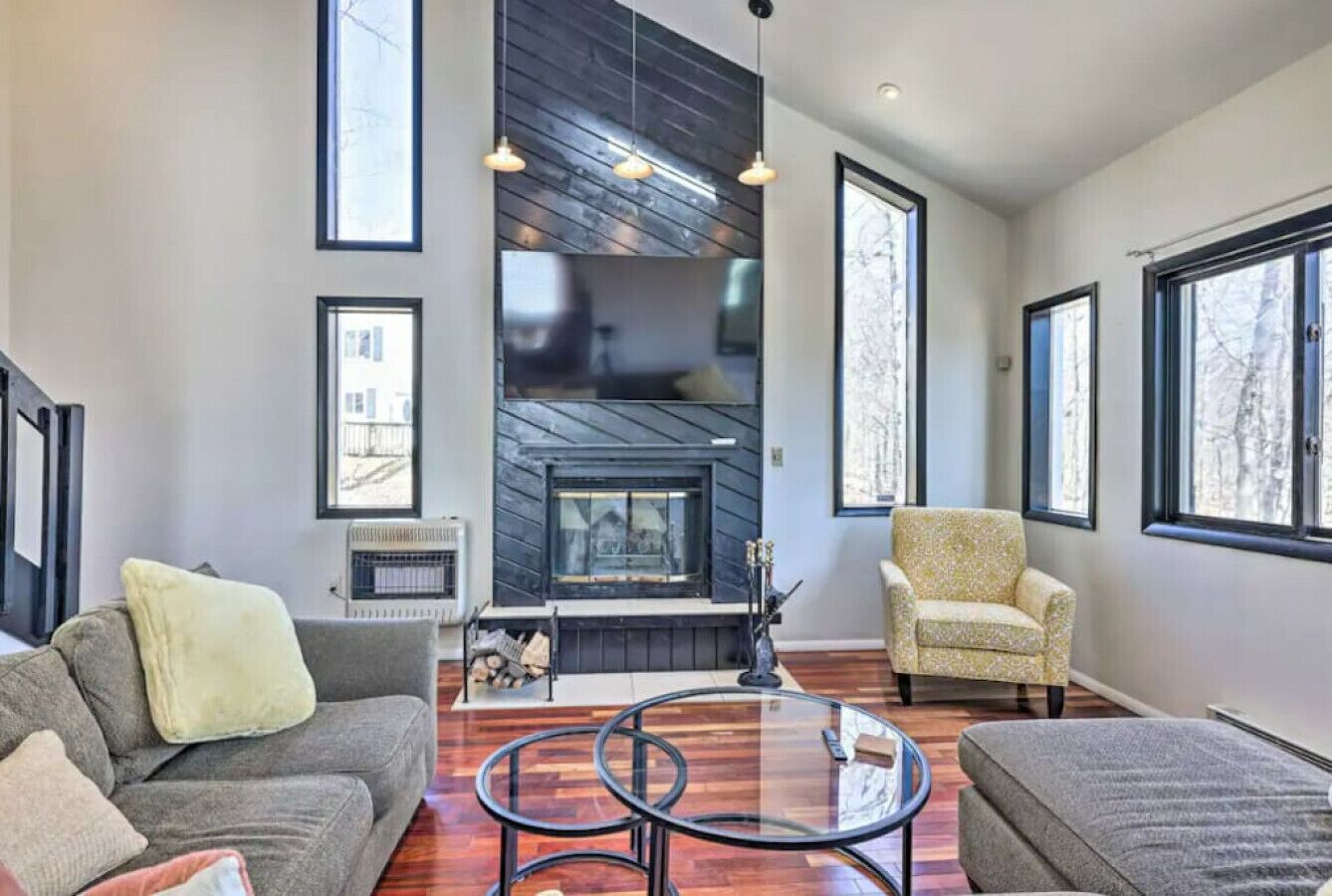 Dresser Lake Point Chalet | Hot Tub!