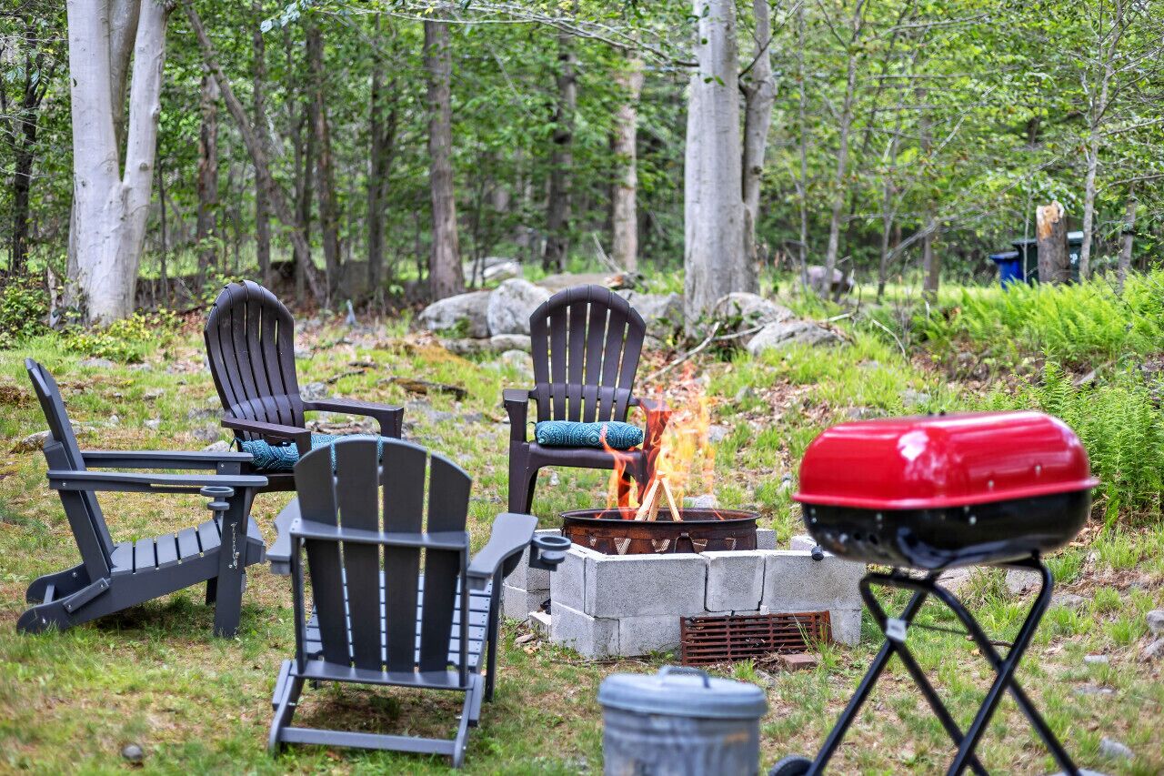 Dresser Lake Point Chalet | Hot Tub!