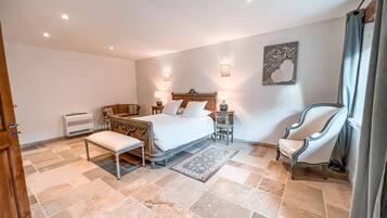 8 bedrooms, iron/ironing board, free WiFi, bed sheets