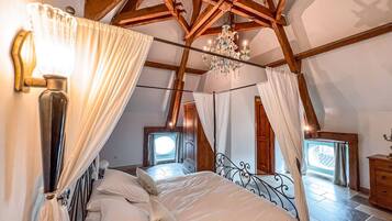 8 bedrooms, iron/ironing board, free WiFi, bed sheets