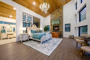 Interior - Brand New Treehouse - Pool, Pond, Fishing, Pool Table in Resort - Pet Friendly (Broken Bow)