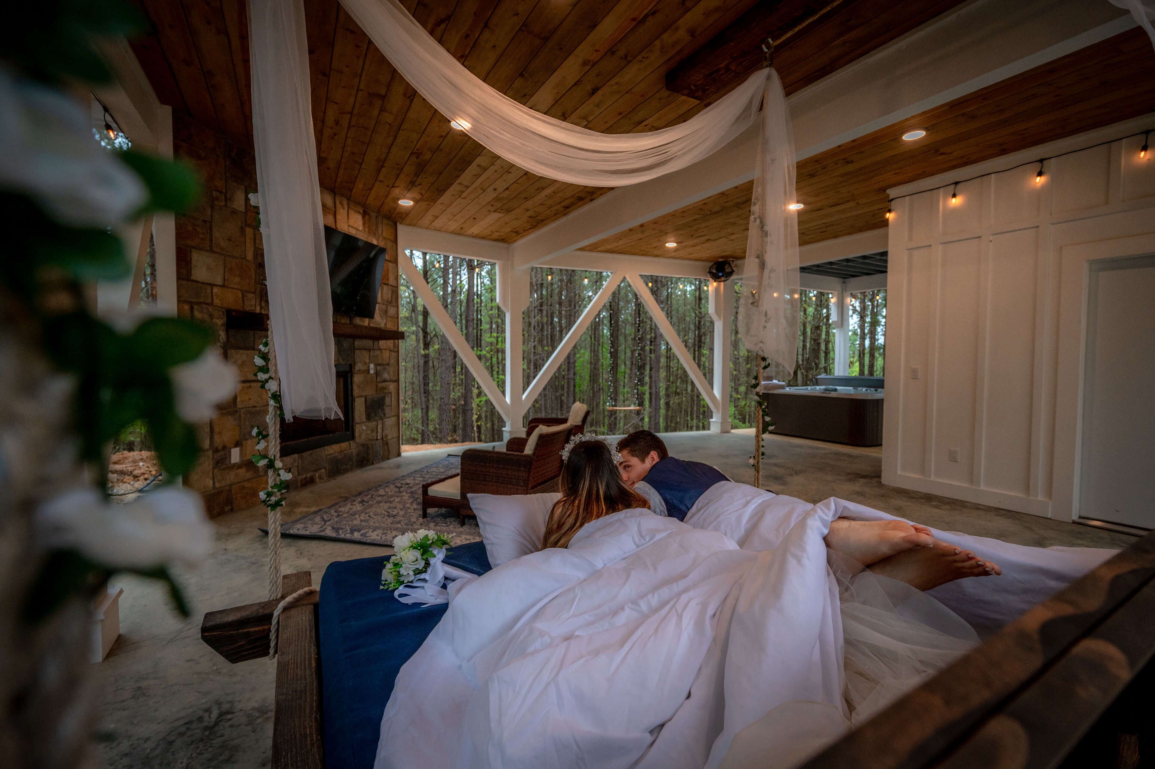 Brand New Treehouse - Pool, Pond, Fishing, Pool Table in Resort - Pet Friendly