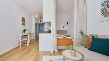 Iron/ironing board, WiFi, bed sheets