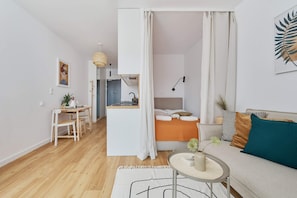 Iron/ironing board, WiFi, bed sheets