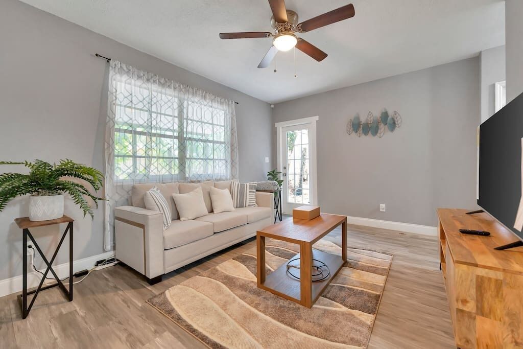 The Jungle Oasis, Luxury 4b/2b Home in A+ location