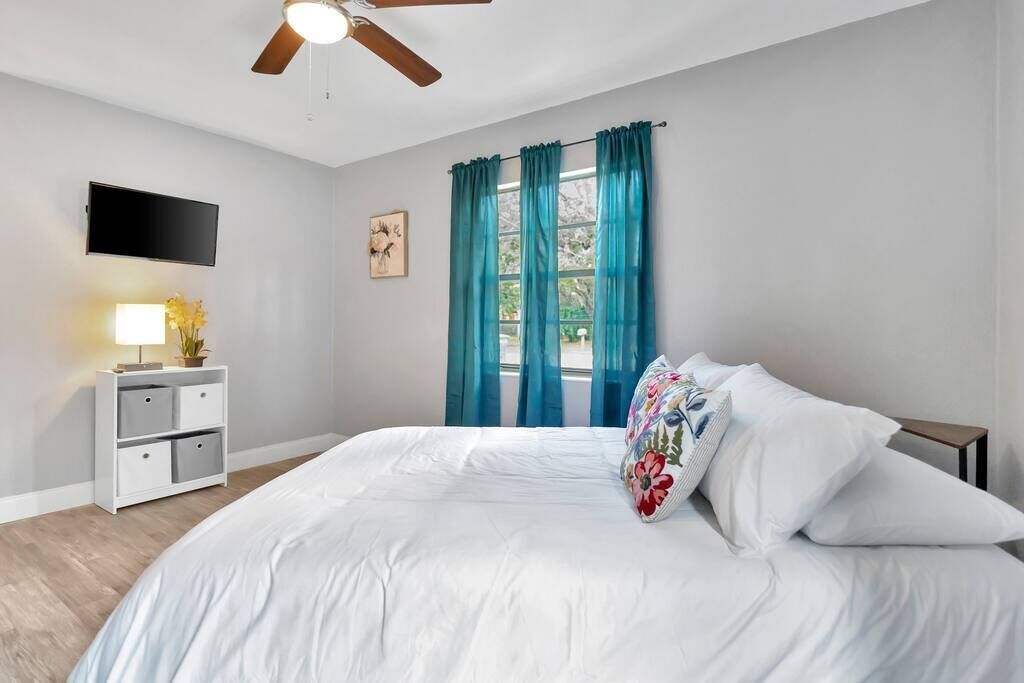 The Jungle Oasis, Luxury 4b/2b Home in A+ location