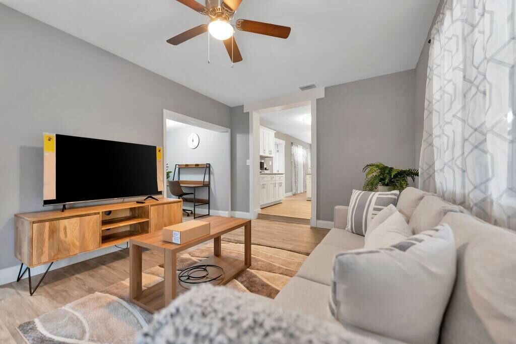 The Jungle Oasis, Luxury 4b/2b Home in A+ location