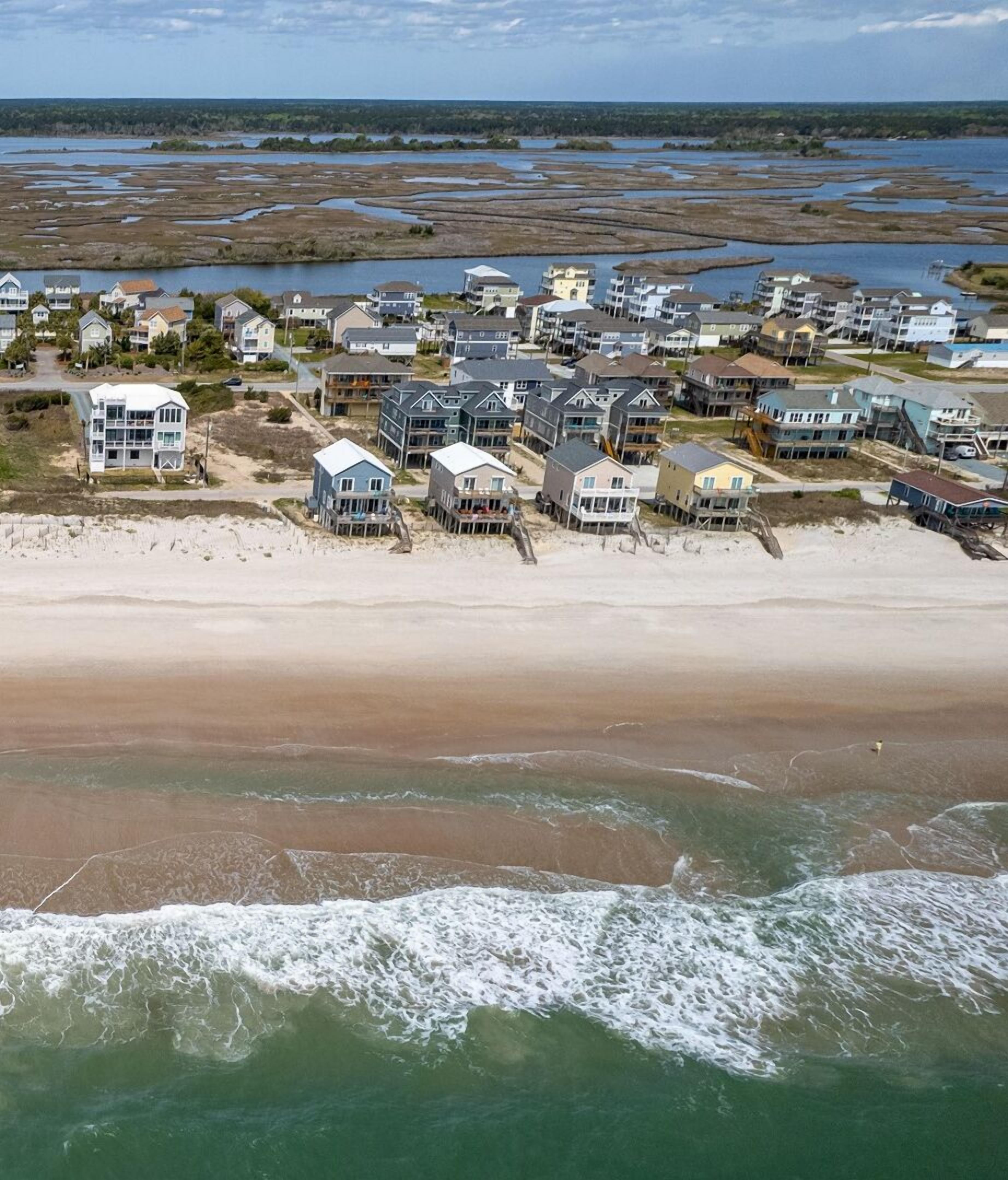 122 Seaside Lane- Community Pool