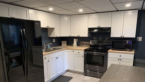Coffee/tea maker, fridge, microwave, oven