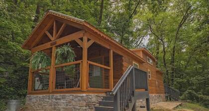 Papa Tiny rustic-bliss log cabin w/private hot tub