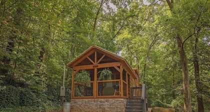 Papa Cabin | Tiny Log Home Comfort in Rustic Bliss