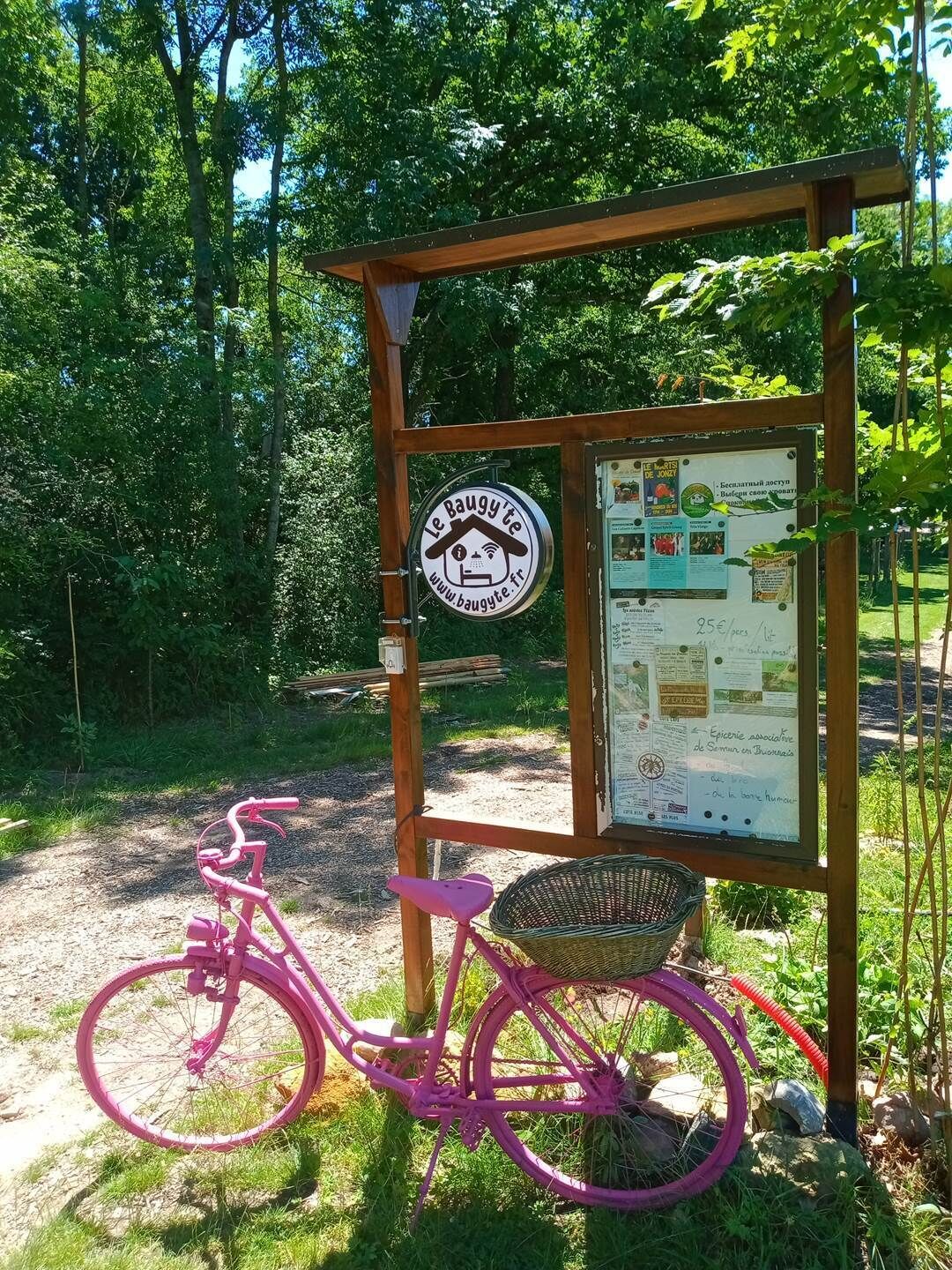 L'affichage d'accueil au Baugyte avec son magnifique vélo rose !