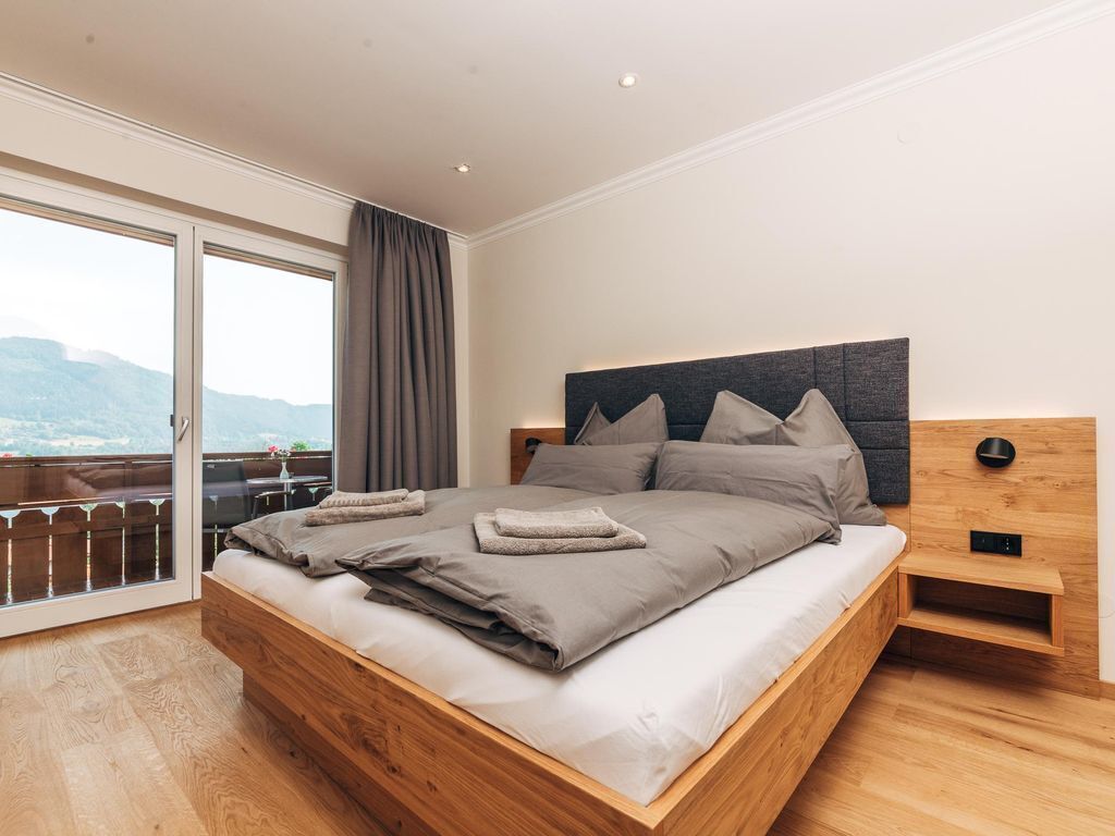 Family Room With Balcony And Lake View - Familiengasthof Nindler *** - Ossiacher See