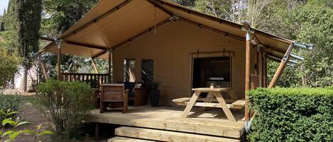 屋外ダイニングエリア