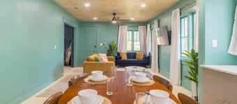 8 beds! Steps 2 Ocean Center / Cowboy Pool / Beach