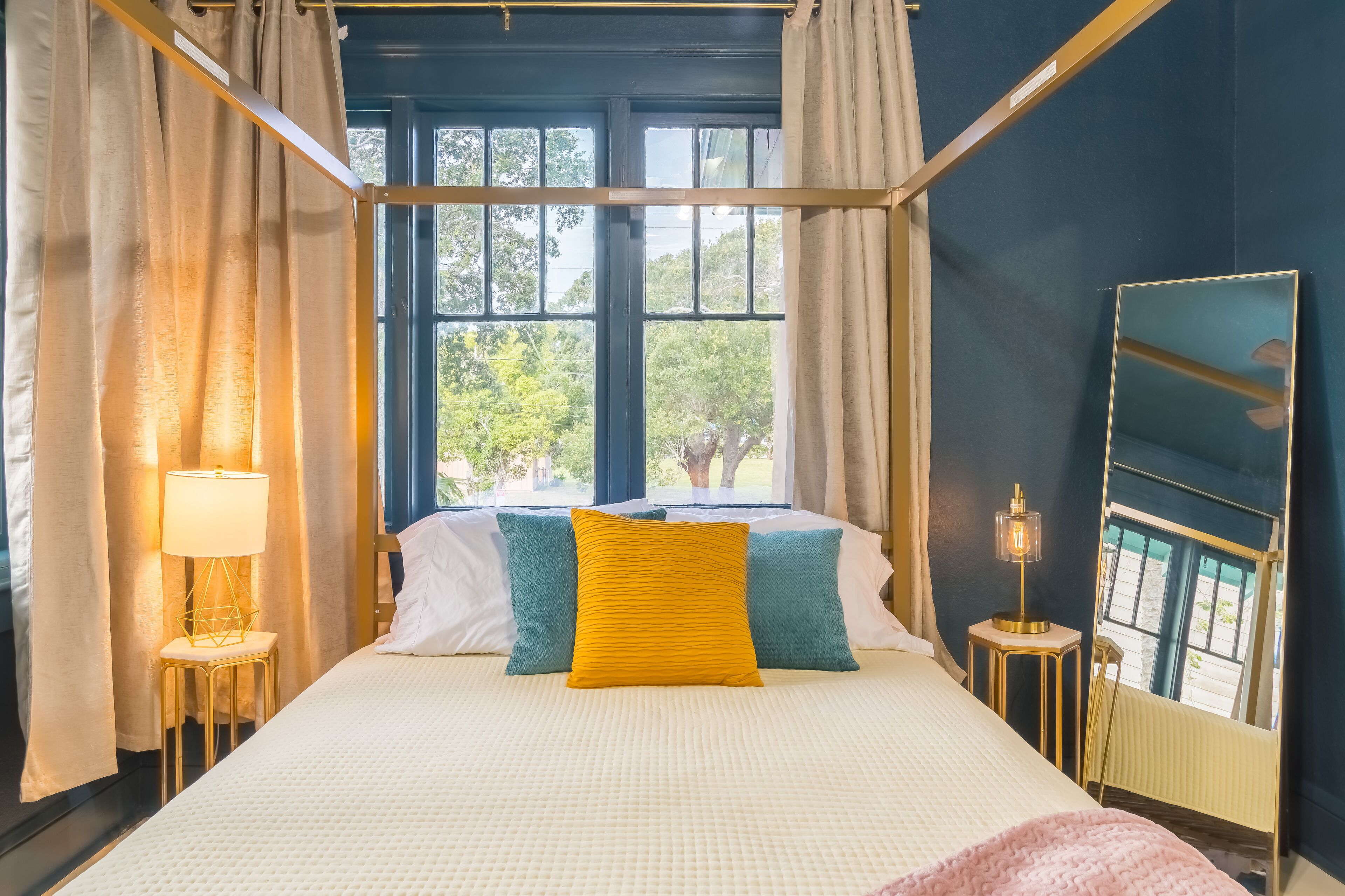 3 Schlafzimmer, Schreibtisch, Bügeleisen/Bügelbrett, Reisekinderbett