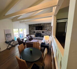 Smart TV, fireplace, books - Cedar Cove on Weiss Lake (Cedar Bluff)