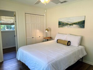 1 bedroom, iron/ironing board, free WiFi, bed sheets - Cedar Cove on Weiss Lake (Cedar Bluff)