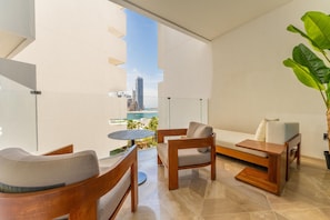 Deluxe Apartment, 1 Bedroom | Balcony - Maison Privee - Glamourous Apt with Sea Views at FIVE Palm (Dubai)
