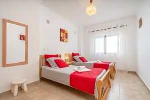 2 bedrooms, iron/ironing board, free WiFi, bed sheets - Apartment 'Palmeiras De Jv' with Shared Pool, Wi-Fi and Air Conditioning (LAGOS)