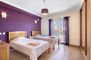 4 عدّة غرف نوم ومكواة/لوح كي وواي فاي مجانًا وملاءات أسرّة