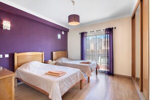 4 chambres, fer et planche à repasser, Wi-Fi gratuit, draps fournis