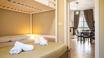 2 chambres, fer et planche à repasser, Wi-Fi gratuit, draps fournis