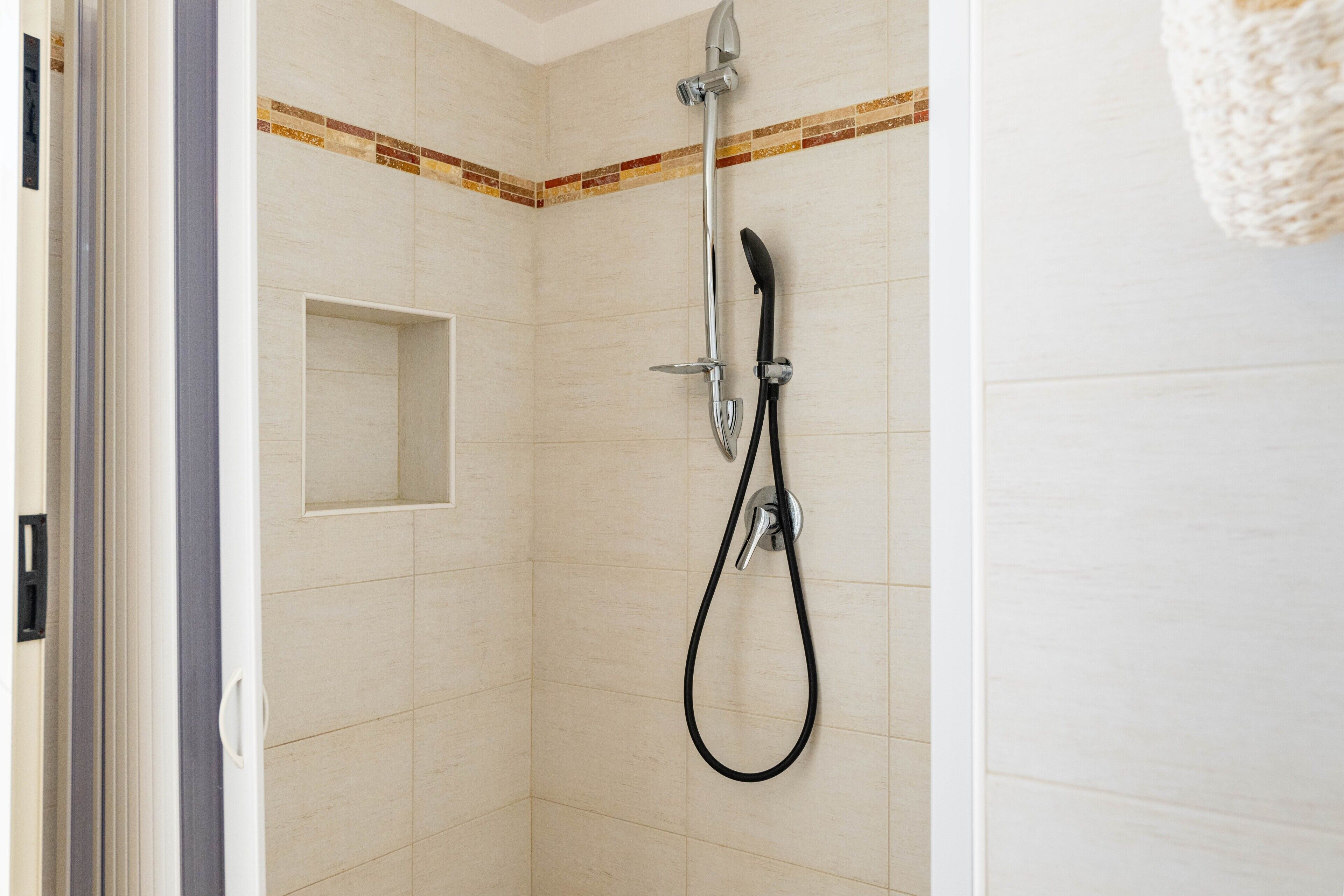 Ducha, secador de pelo, toallas