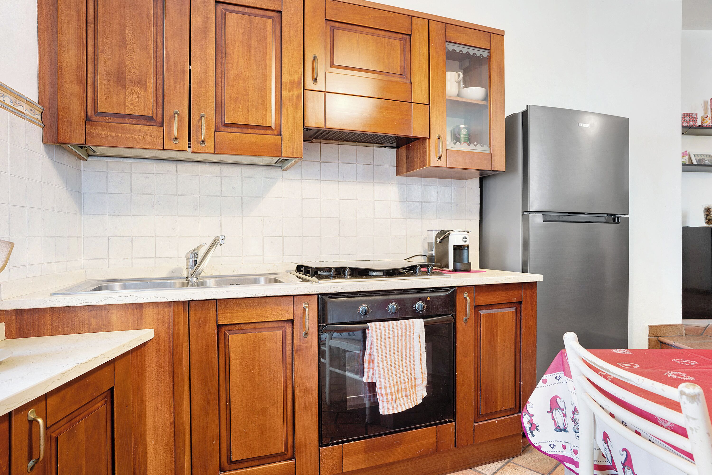 Réfrigérateur, four, plaque de cuisson, cafetière/bouilloire