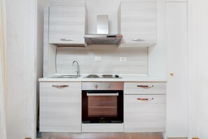 Fridge, oven, stovetop, coffee/tea maker - Holiday Home 'Libeccio 2417' with Shared Pool, Private Terrace and Balcony (Cugnana)