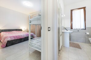 1 camera, Wi-Fi gratuito, lenzuola