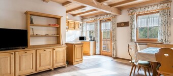 Apartment 'Kranebitterhof Edelweiss' with Mountain View, Shared Garden and Wi-Fi