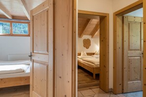 2 makuuhuonetta, silitysrauta/-lauta, ilmainen Wi-Fi, vuodevaatteet