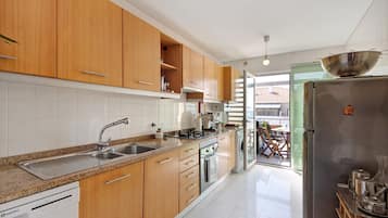 Réfrigérateur, four, plaque de cuisson, lave-vaisselle