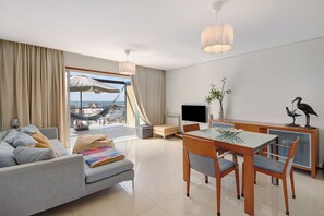TV - Apartment 'Cantinho Da Praia Da Barra' with Sea View, Shared Pool and Wi-Fi (Gafanha da Nazaré)