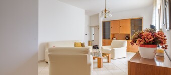 Apartment 'Appartamento Leo' with Private Terrace, Private Garden and Wi-Fi