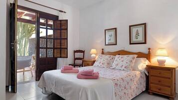 3 makuuhuonetta, silitysrauta/-lauta, ilmainen Wi-Fi, vuodevaatteet