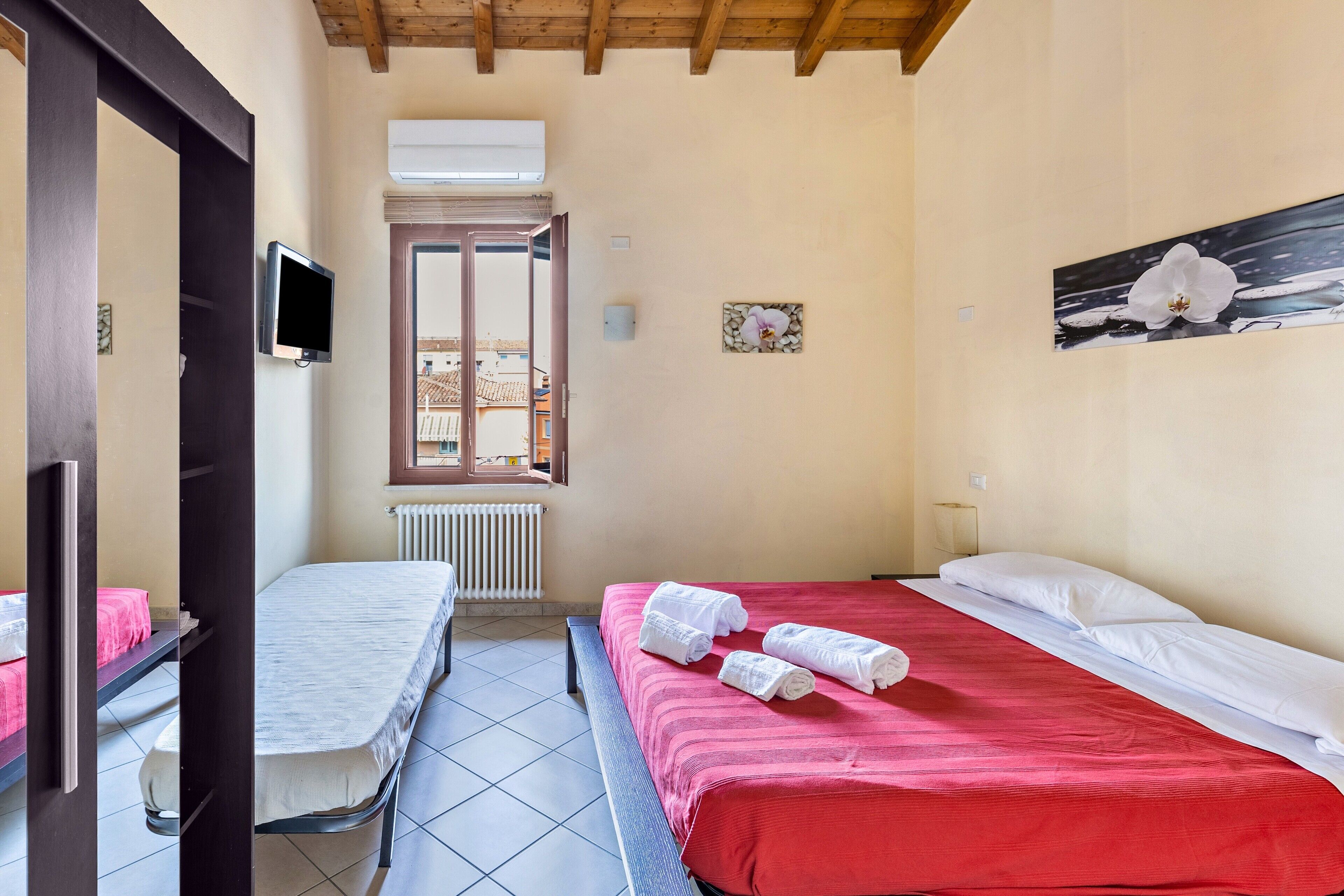 2 habitaciones, tabla de planchar con plancha y wifi gratis 