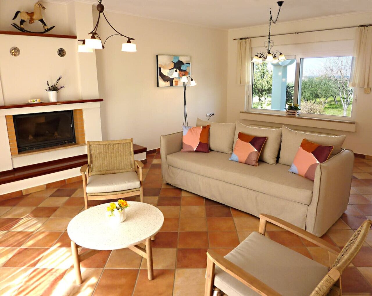 Smart TV, fireplace, Netflix, streaming services