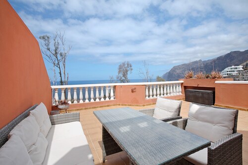 Vacation Apartment 'Bonitas Vistas A Los Acantilados' with Sea View, Wi-Fi and Air Conditioning