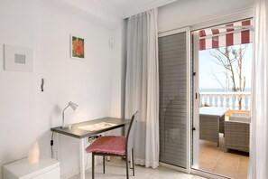 Dining - Vacation Apartment 'Bonitas Vistas A Los Acantilados' with Sea View, Wi-Fi and Air Conditioning (Santiago del Teide)