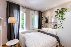 1 bedroom, desk, iron/ironing board, WiFi