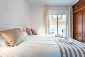 3 makuuhuonetta, silitysrauta/-lauta, ilmainen Wi-Fi, vuodevaatteet