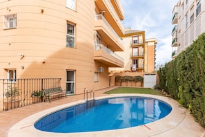 Pool - Apartment 'Ramon Y Cajal' with Shared Pool, Wi-Fi and Air Conditioning (Fuengirola)