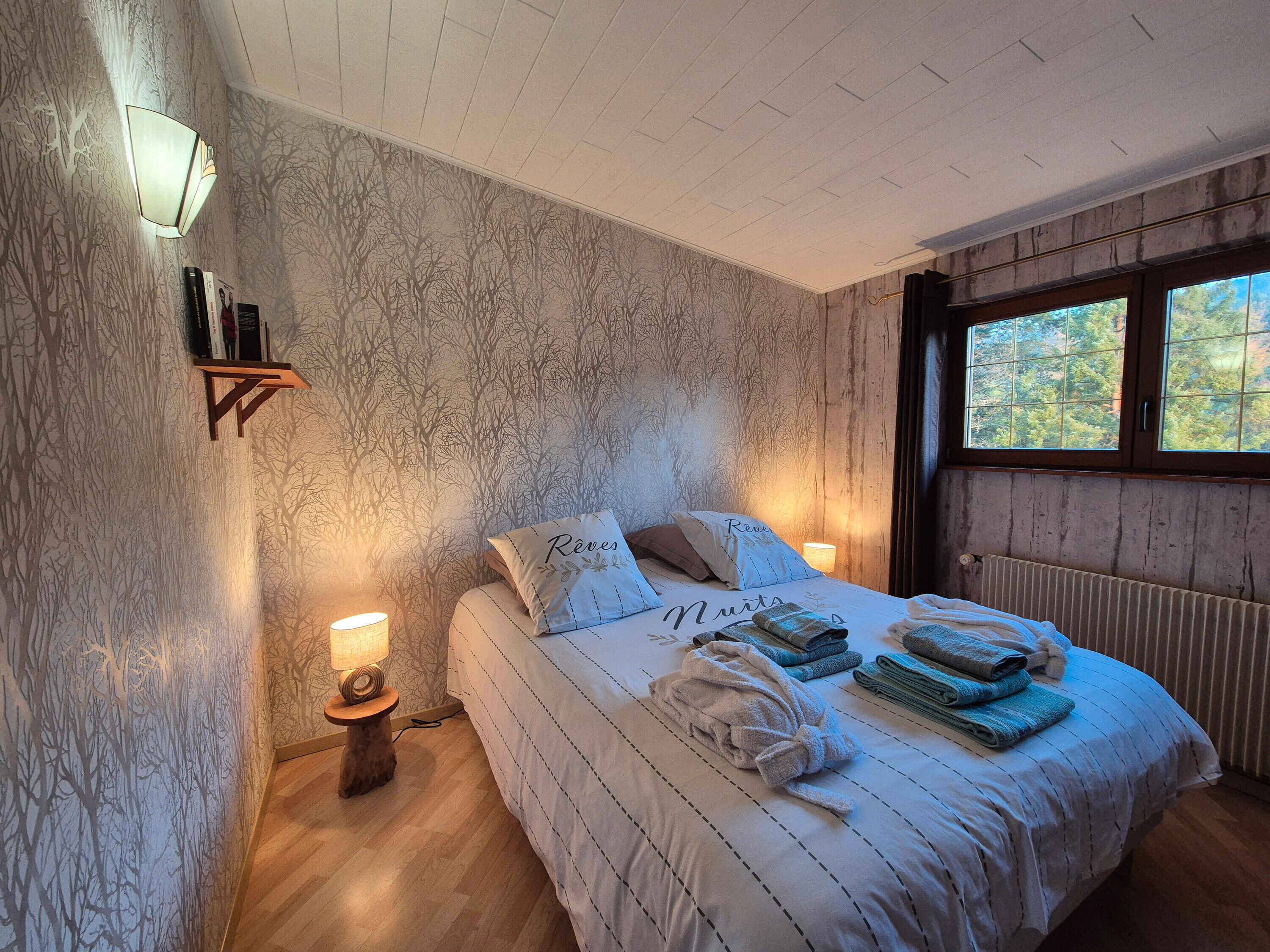 2 habitaciones, tabla de planchar con plancha y wifi gratis 