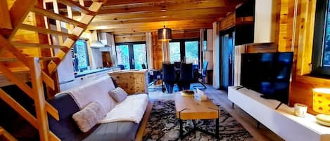 TV, fireplace