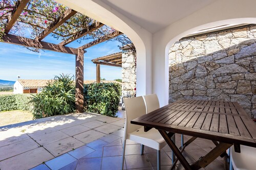 Holiday Home 'Casa Gio' with Sea View, Garden, Shared Pool and Wi-Fi