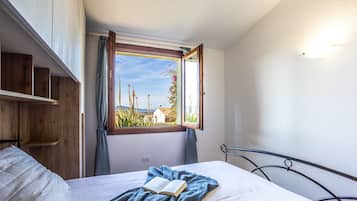 1 slaapkamer, een strijkplank/strijkijzer, gratis wifi, beddengoed